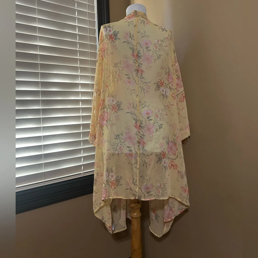 American Eagle Outfitters Yellow Floral Kimono - Picture 2 of 4